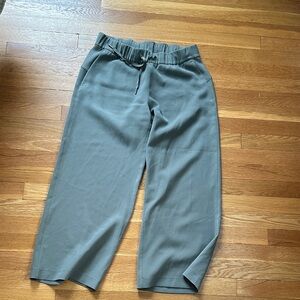 Lululemon Athletica Green Grey Cropped Pants